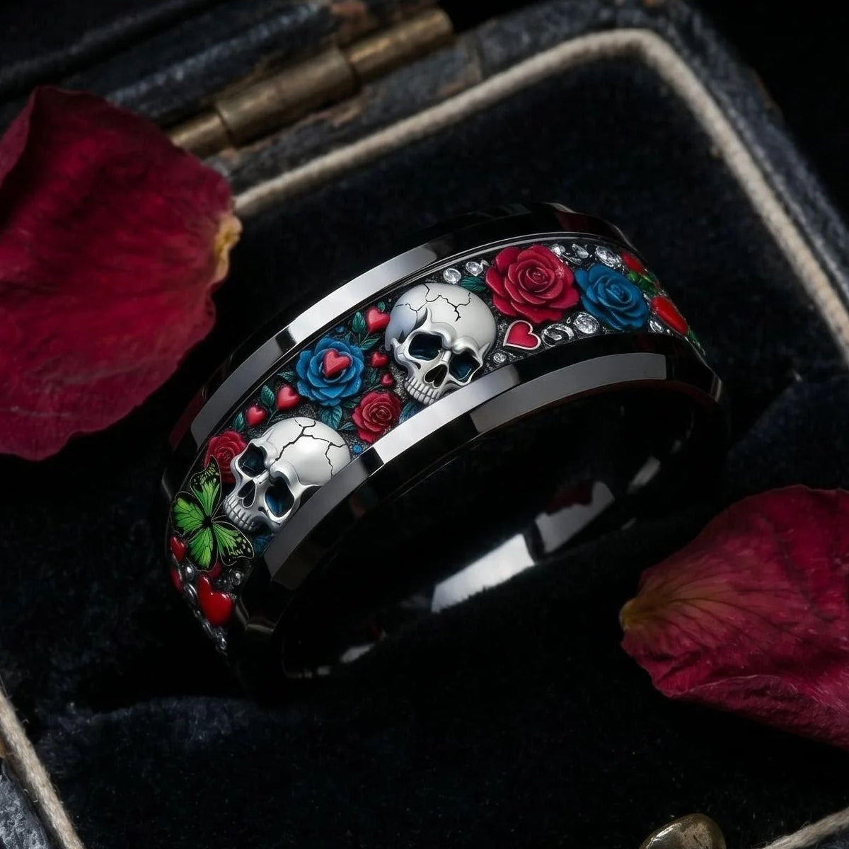 Кольцо с розами и черепами в мистическом стиле