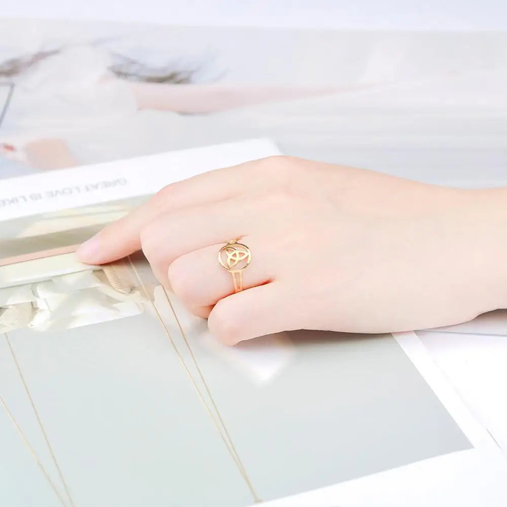 Kolminaisuuden solmu Triquetra -sormus kultaa