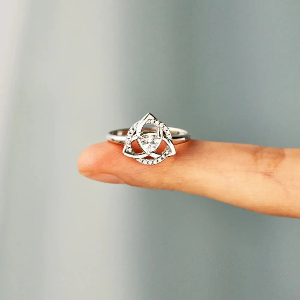 Triquetra-solmukoru Irlantilainen kelttiläinen hopea