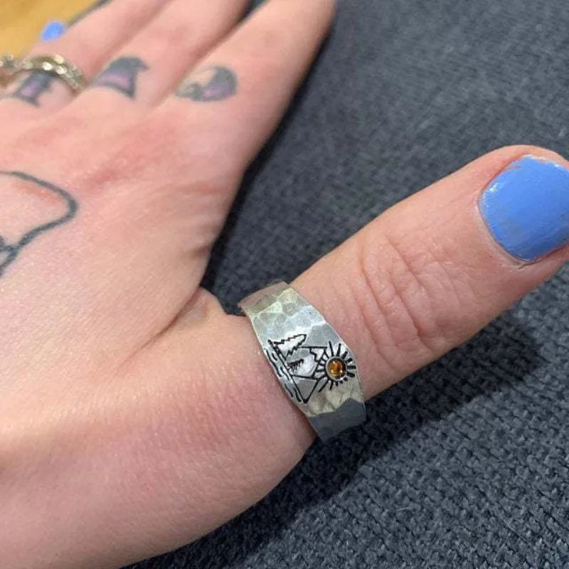 Vintage-sormus Vuoret ja Aurinko