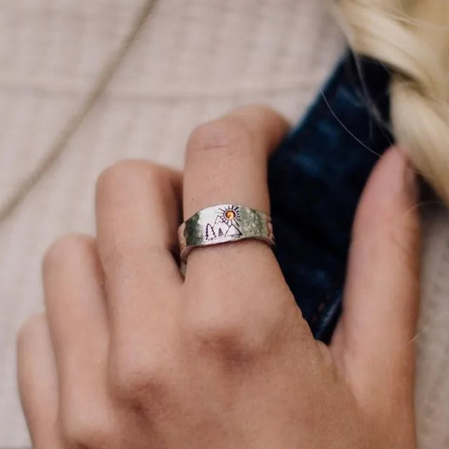 Vintage-sormus Vuoret ja Aurinko