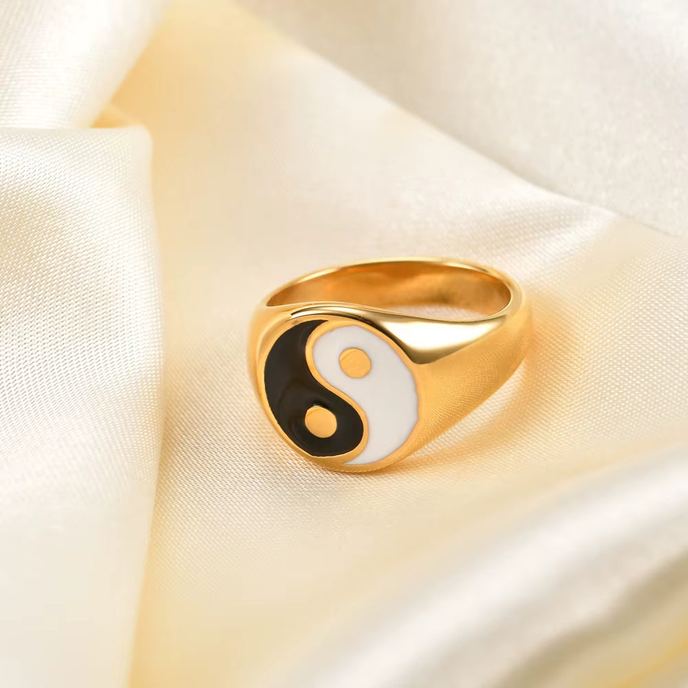 Yin Yang sormus miehille ja naisille 