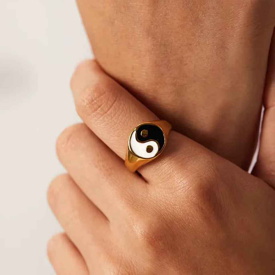 Yin Yang sormus miehille ja naisille 