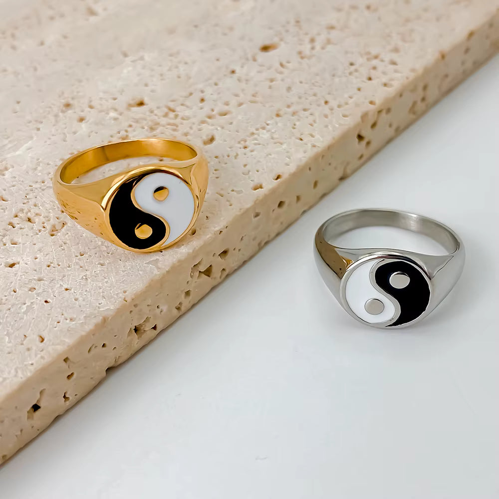 Yin Yang sormus miehille ja naisille 