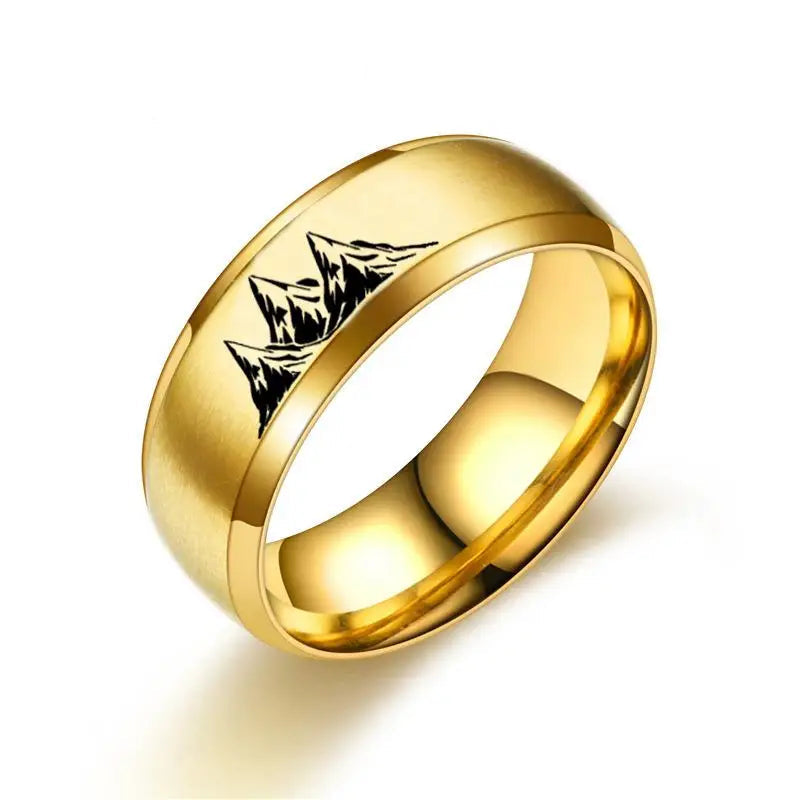 Värilliset sormukset kultaisilla vuorilla