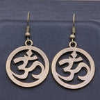 Buddhalaisuuden Om-korvakoru pronssi