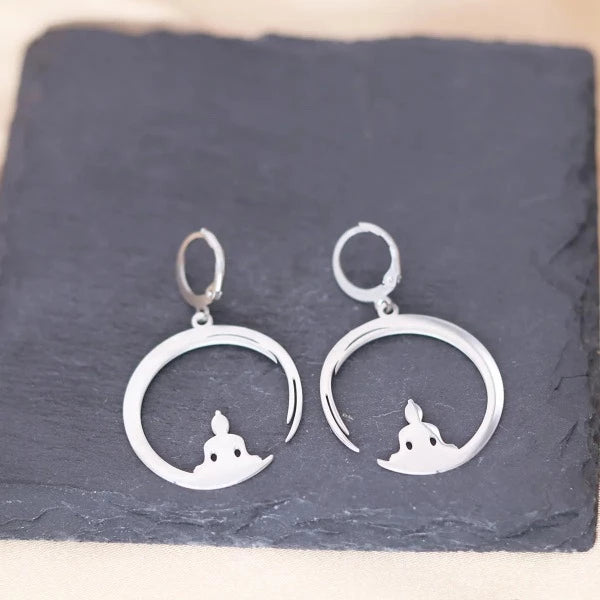 Hopeinen buddhalainen korvakoru