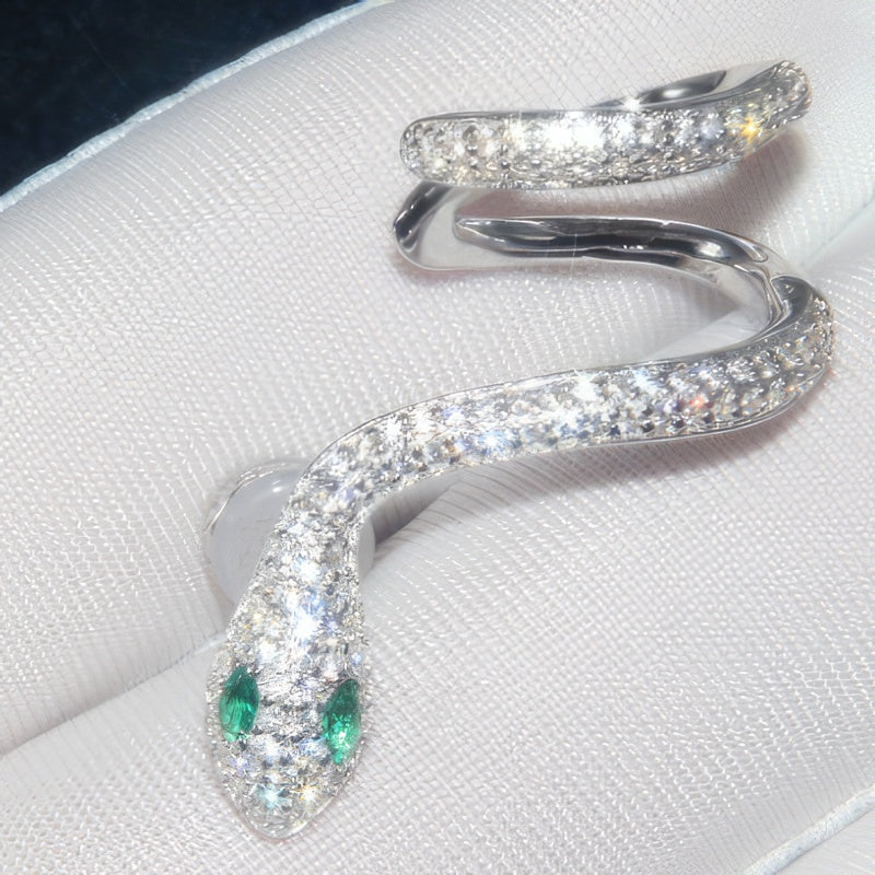 Kullattu roikkuva käärmekorvakoru