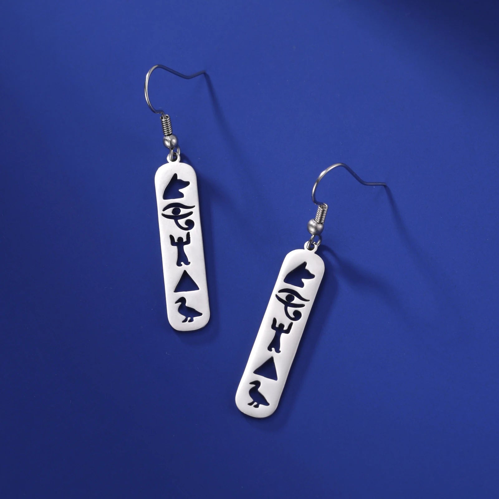 Korvakorut Hieroglyfikaiverruksilla Egypti hopea tyyli B