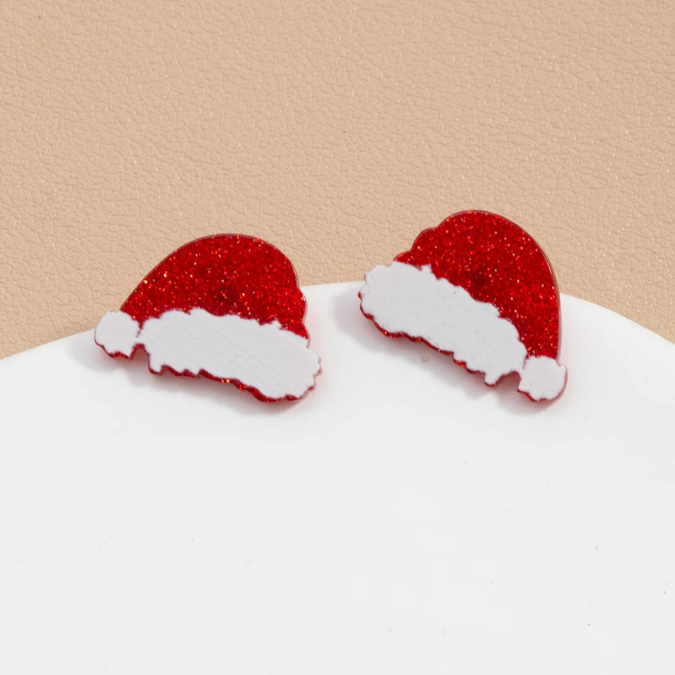 Muki-nappikorvakorut lumihiutaleella
