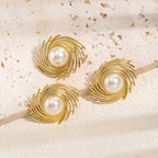 Tyylikkäät nappikorvakorut helmellä