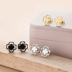 Nappikorvakorut nelilehtisen apilan lehdellä kulta