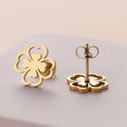 Nappikorvakorut nelilehtisen apilan lehdellä kulta