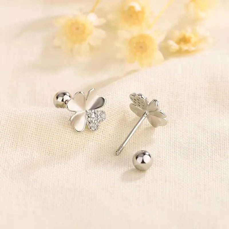 Neliapilan muotoiset nappikorvakorut, joissa on zirkonia