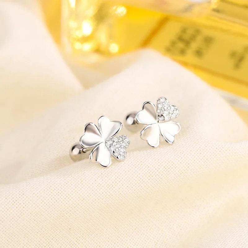 Neliapilan muotoiset nappikorvakorut, joissa on zirkonia