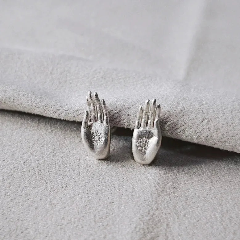 Buddhan käden hopeiset nappikorvakorut