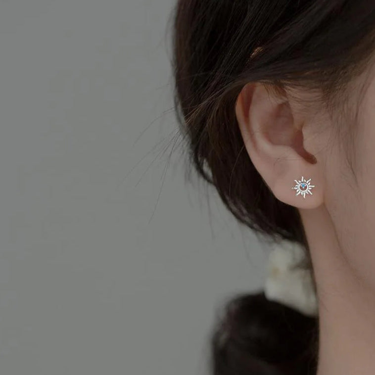 Aurinkonaamari korvakorut zirkonilla