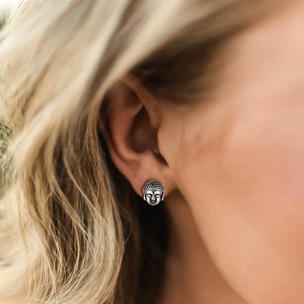 Hopeiset Buddha-pään nappikorvakorut
