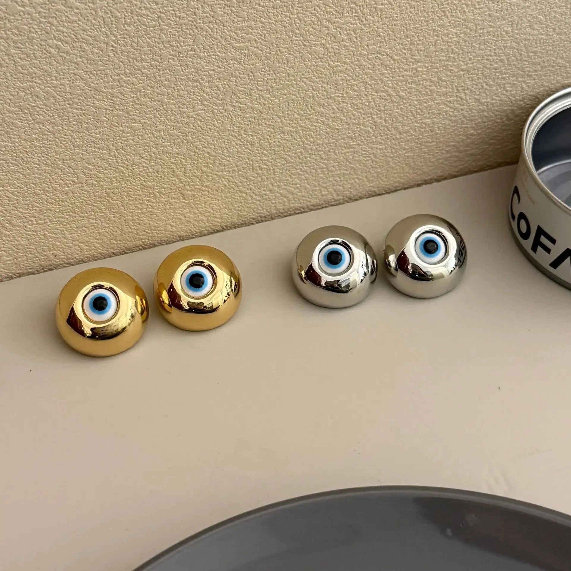 Vintage nastakorvakorut pahan silmän varalta kulta