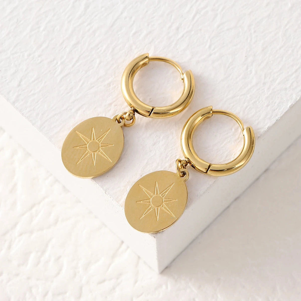 Riipuvat kompassikorvakorut, tuuliruusu