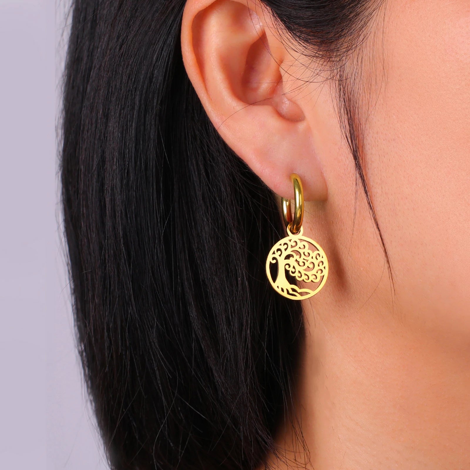 Kultaiset roikkuvat elämänpuu-renkaat korvakorut