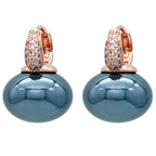 Korvarenkaat, joissa sininen helmi ja kultaiset ja siniset zirkonit