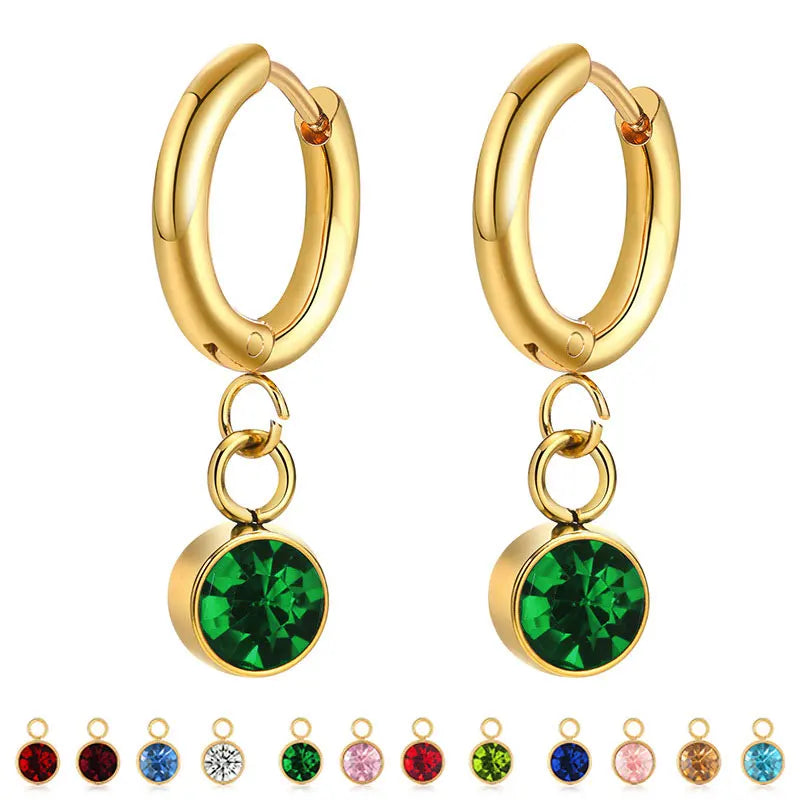 Renkaanmuotoiset korvakorut syntymäkivellä ja zirkonilla