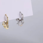 Hopeiset tähtien ja kuiden roikkuvat rengaskorvakorut