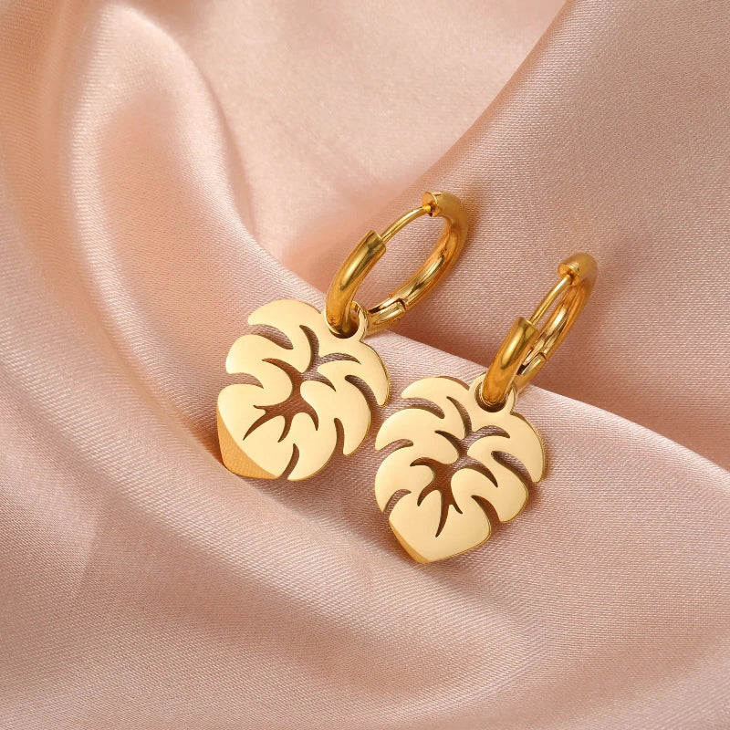 Korvarenkaat Palmunlehden muotoiset