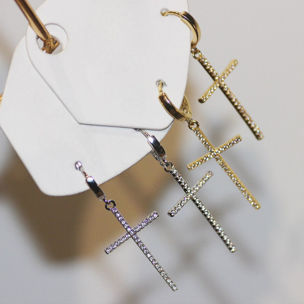 Ristiriipus zirkoni korvarenkaat 