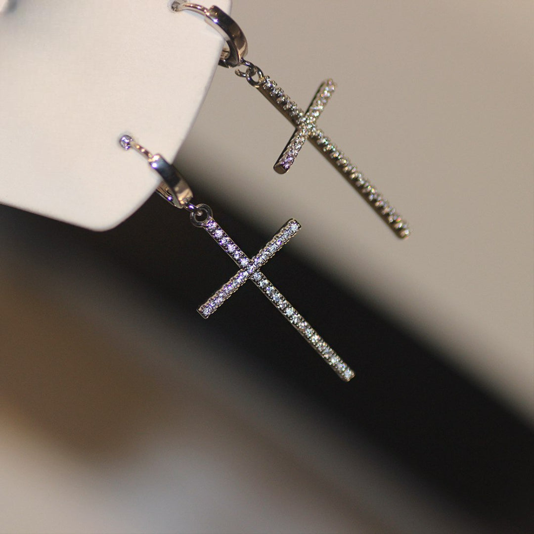 Ristiriipus zirkoni korvarenkaat 