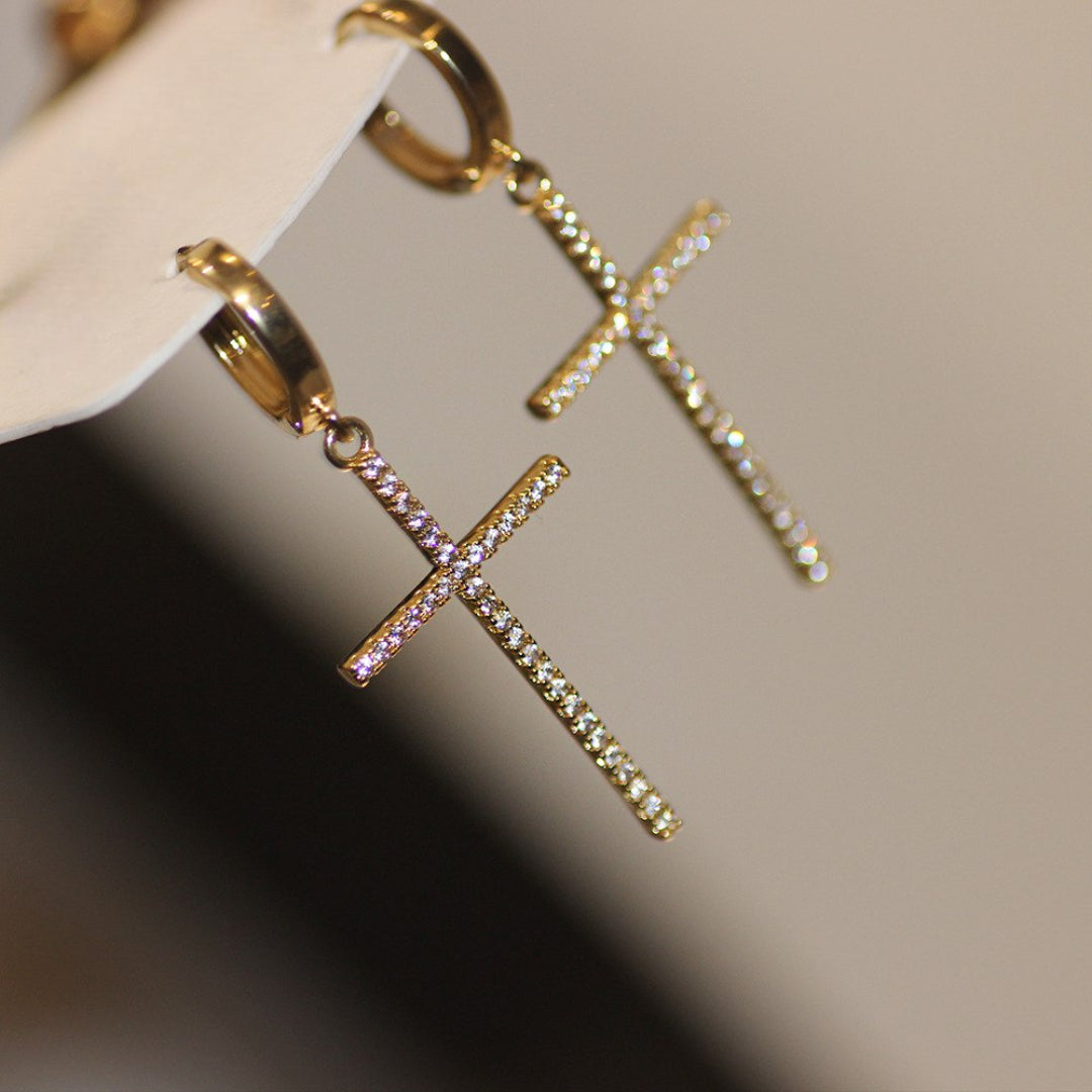 Ristiriipus zirkoni korvarenkaat 