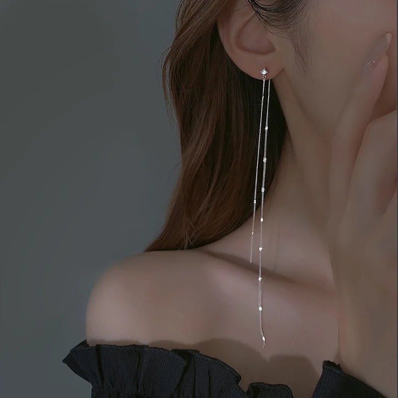 Pitkät tyylikkäät korvakorut