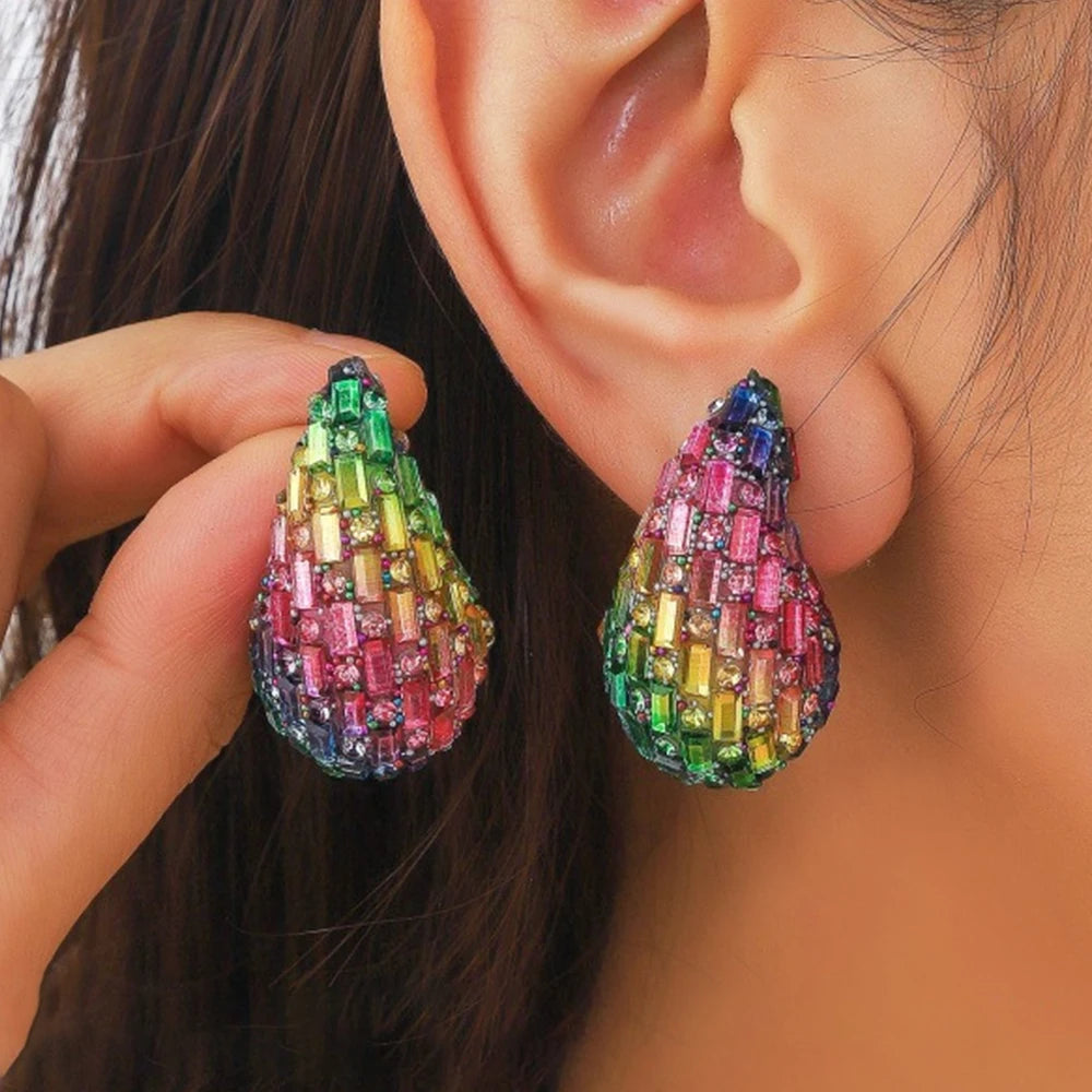 Серьги-капли, инкрустированные разноцветными кристаллами