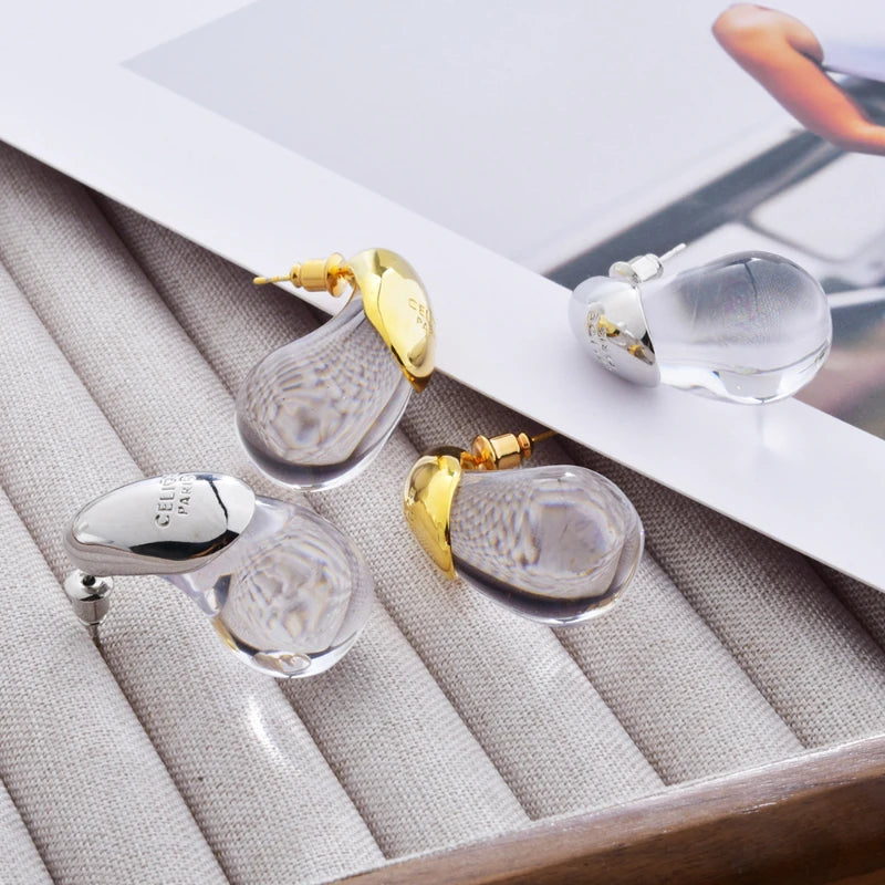 Korvakorut läpinäkyvällä vesipisaran nastalla kulta