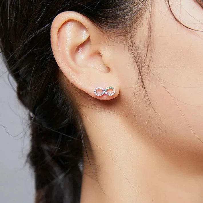 Moniväriset äärettömyyskorvakorut