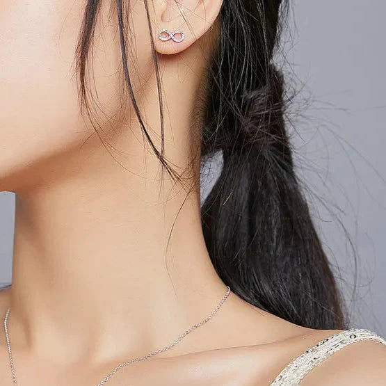 Moniväriset äärettömyyskorvakorut