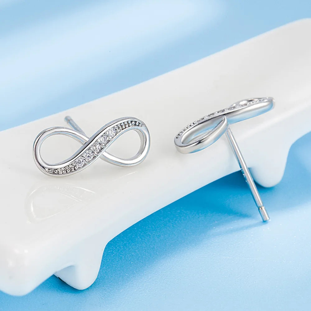 Ikuiset zirkonikorvakorut