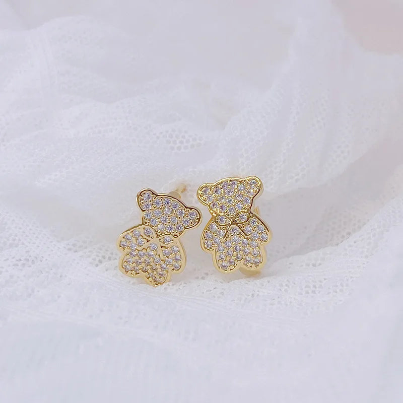 Karhun korvakorut jalokivellä