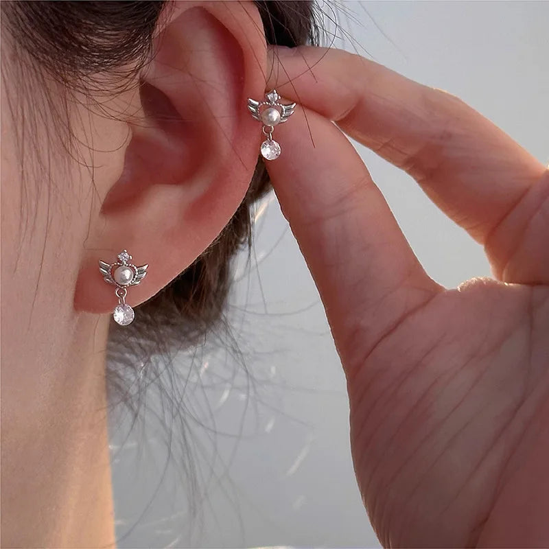 Riippuvat enkelinsiipikorvakorut