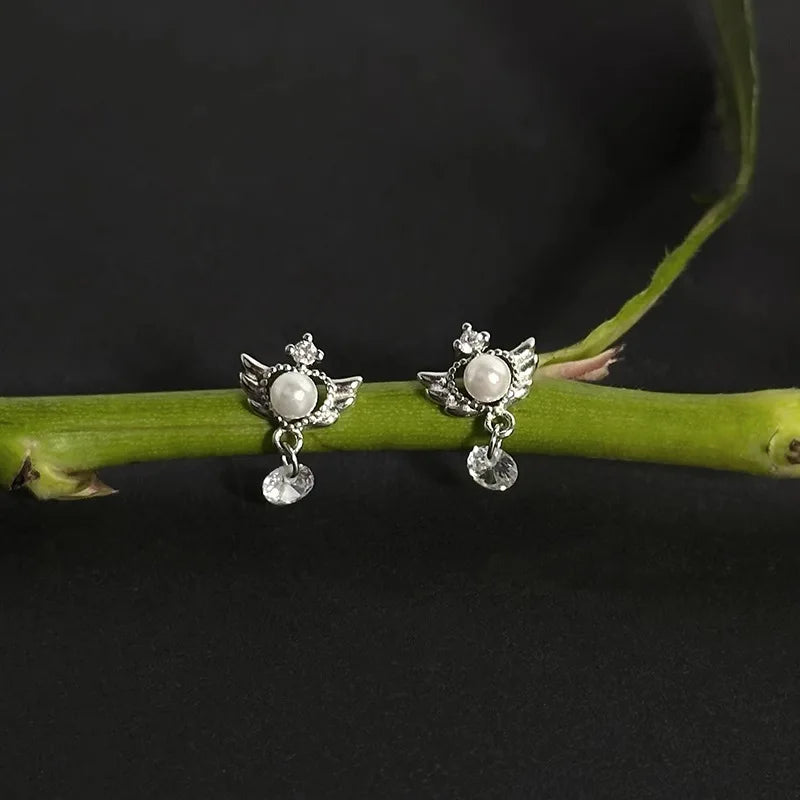 Riippuvat enkelinsiipikorvakorut