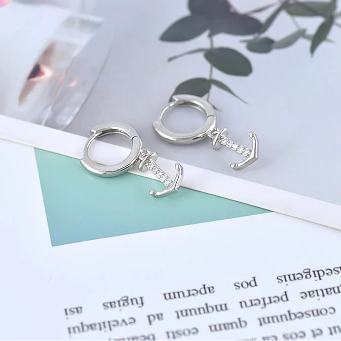 Riippuvat ankkurikorvakorut hopeaa