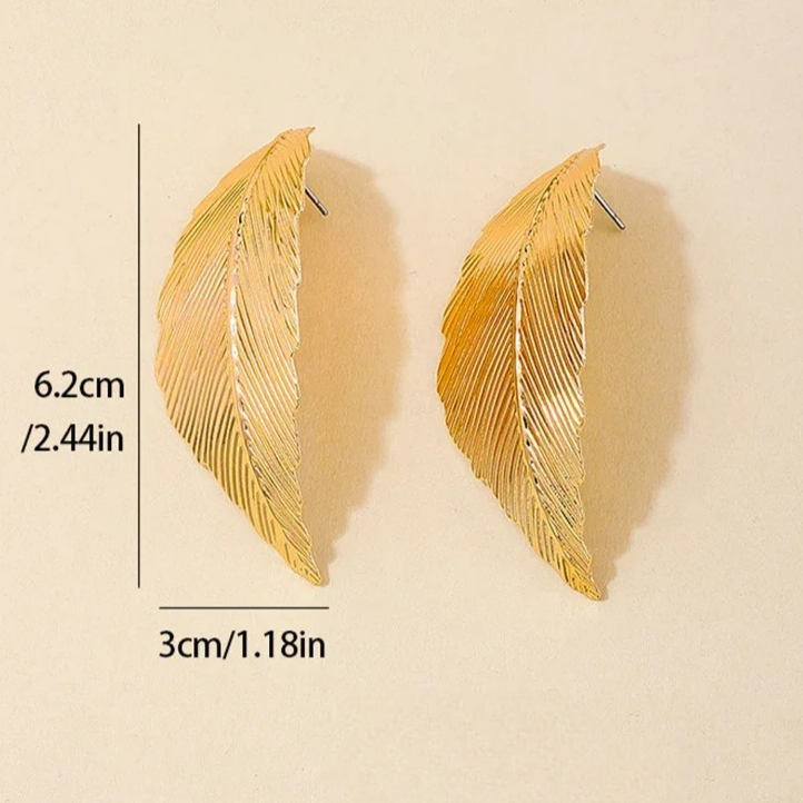 Riipuvat korvakorut lehtikoristeella naisille