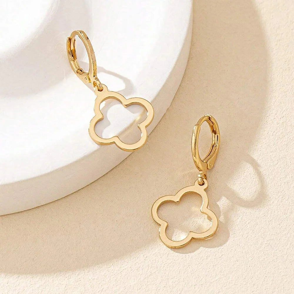 Riipuvat korvakorut kultainen nelilehtinen apila