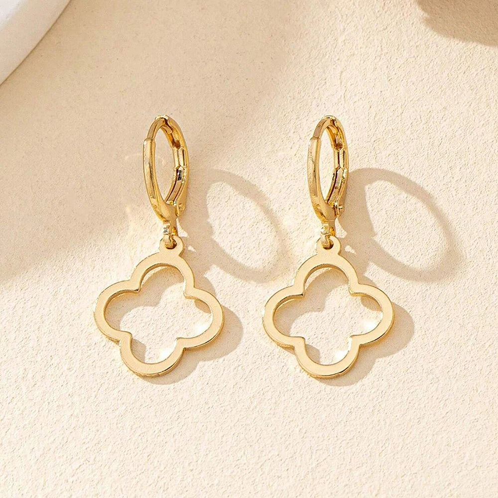 Riipuvat korvakorut kultainen nelilehtinen apila