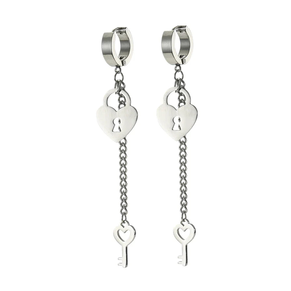 Riippuvat korvakorut avain ja lukko hopeaa