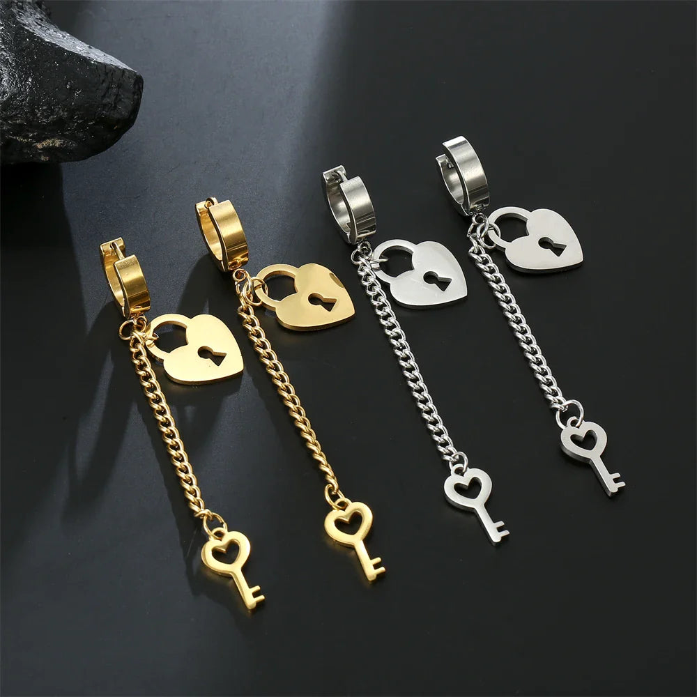 Riippuvat korvakorut avain ja lukko kultaa