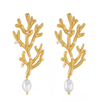 Korallikorvakorut ja valkoiset helmet