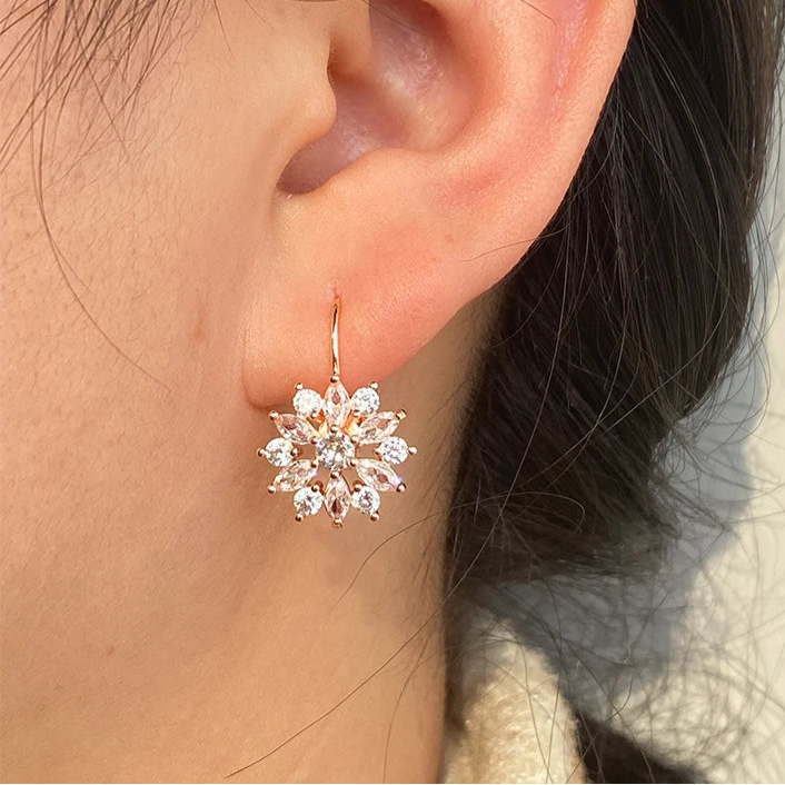 Riipuvat korvakorut kukka valkoinen zirkoni