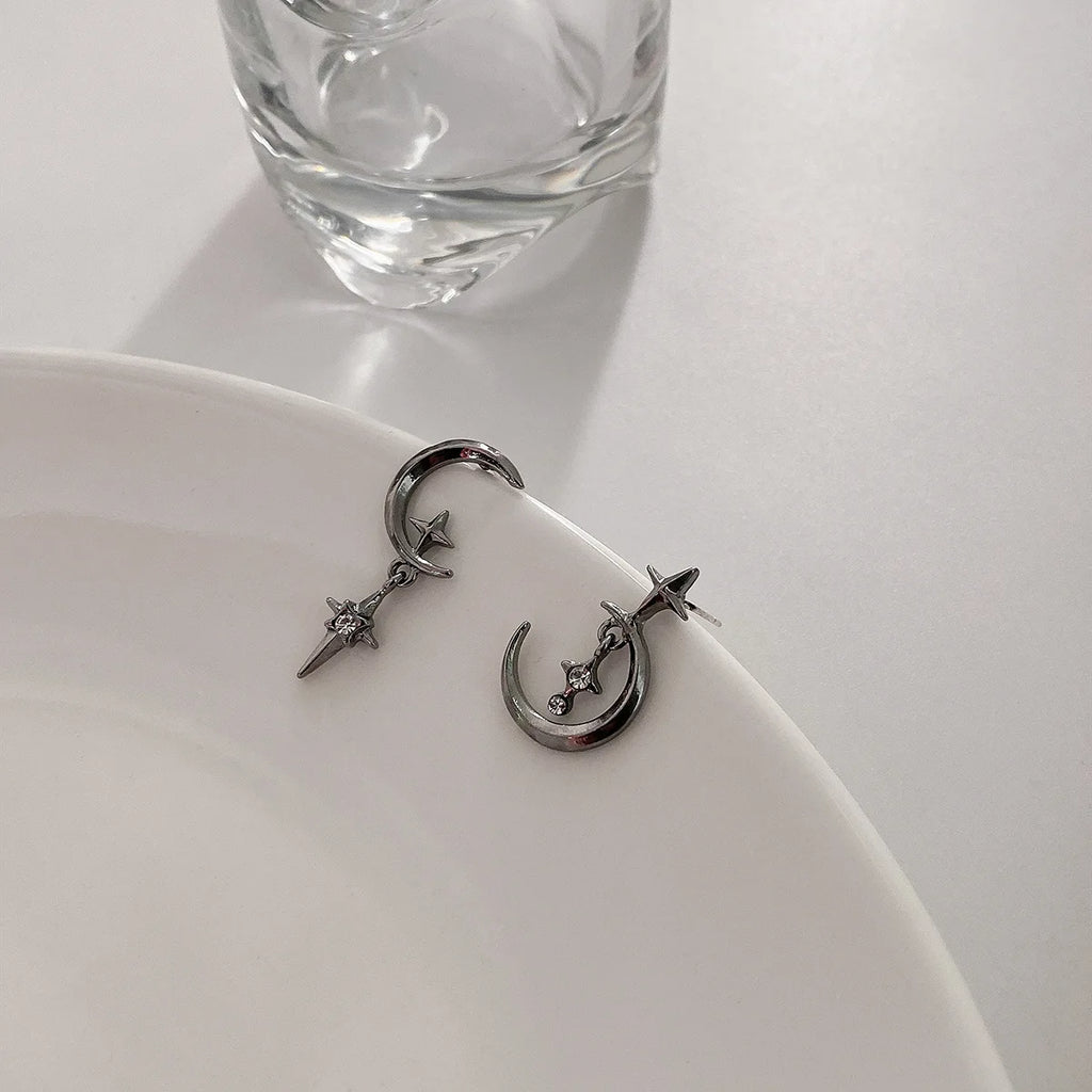 Riipuvat korvakorut kuu ja tähdet